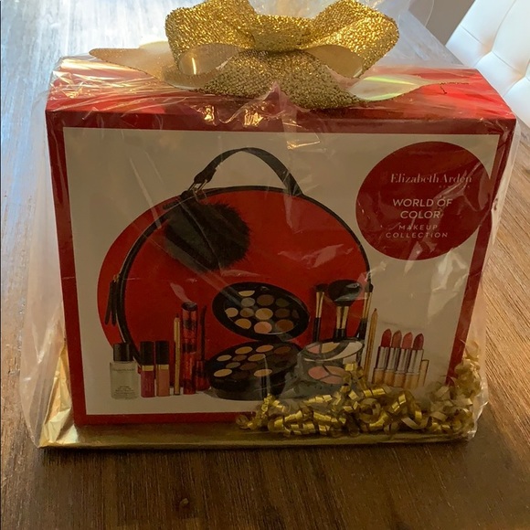 Elizabeth Arden Other - Elizabeth Arden